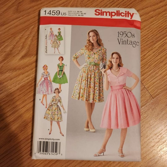 Simplicity Sewing Pattern Bundle - Picture 3 of 4